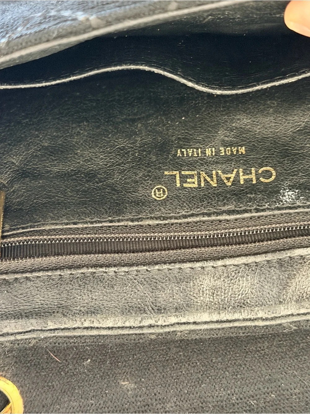 CHANEL Black Quilted Shoulder Bag with Gold Chain